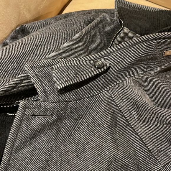 Hugo Boss dark grey wool coat size 40R (M) - Picture 5 of 5